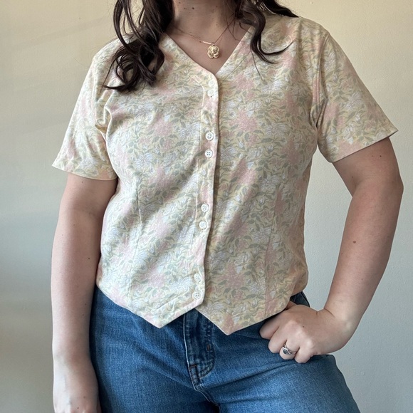 L.L. Bean Tops - Vintage LL Bean Floral V-Neck Button Front Top - Yellow/Pink